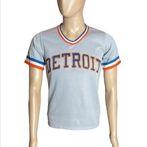 Vintage Men's Detroit jersey from the 1980s, in size Small.